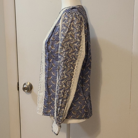 La Vie Woodblock Lily Lace Top - Picture 4 of 7